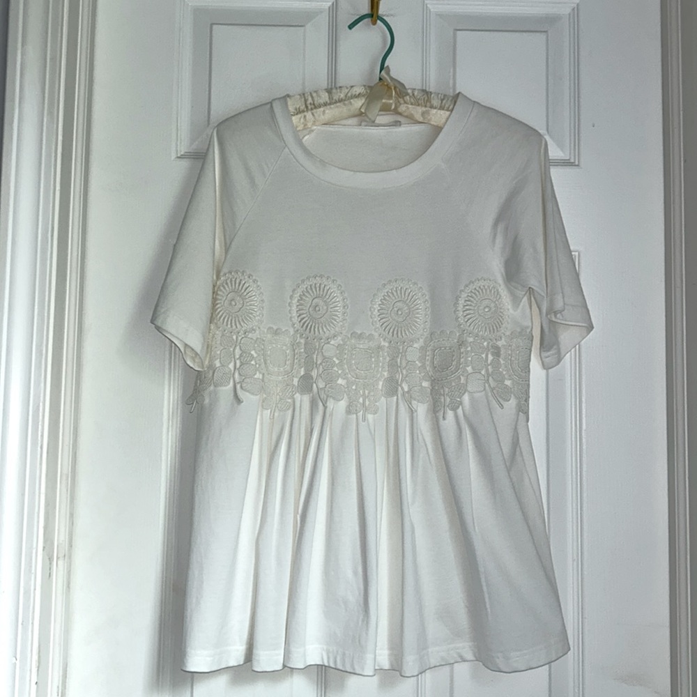 Chloe Floral Embroidered Crepon Cotton Short Sleeve Shirt in Optic White